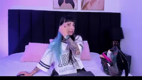 Snapshot of izzy_moon7 chatting on June 5, 11:49 am Izzy moon online show from June 5, 11:49 am