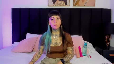 Snapshot of izzy_moon7 chatting on June 13, 11:19 am Izzy moon online show from June 13, 11:19 am