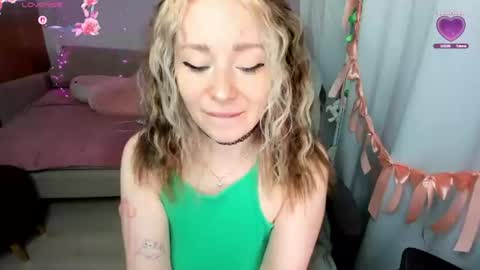 Snapshot of izzyholly chatting on June 14, 4:09 pm K A T E I have great pvt hot shows with dildos shows in pantyhose I love to squirt fabulously online show from June 14, 4:09 pm