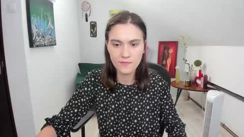 Izzy online show from September 17, 1:24 pm