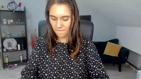 Izzy online show from September 18, 1:51 am