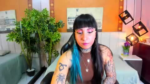 Snapshot of izzymoon_ chatting on May 28, 1:30 pm izzymoon_ online show from May 28, 1:30 pm
