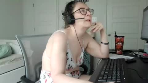 izzynoela online show from September 22, 4:42 pm