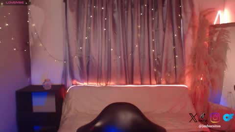 Hey im Jaxxxon check my info     online show from January 16, 12:09 pm