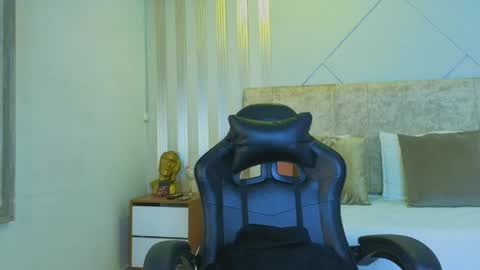 j_belle_ online show from April 2, 1:53 pm