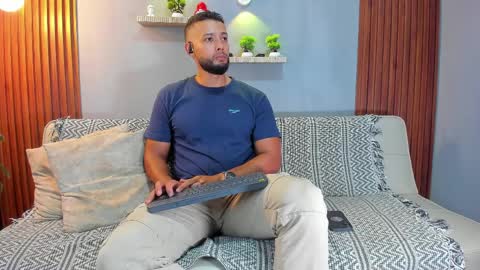 Calix  Independient model Insta and twt Calixsnake online show from March 31, 9:59 pm