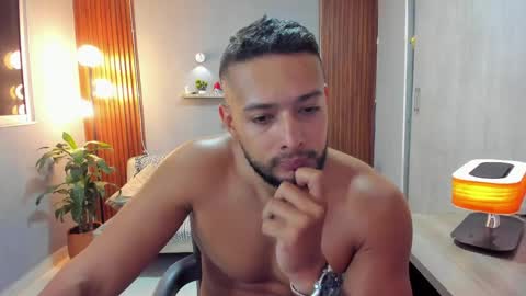 Calix  Independient model Insta and twt Calixsnake online show from April 19, 12:54 am