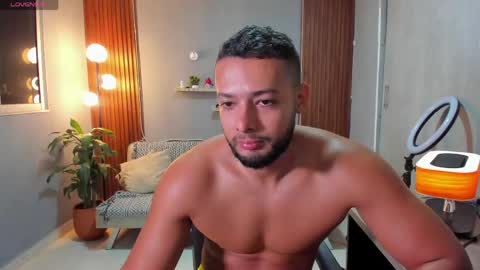 Calix  Independient model Insta and twt Calixsnake online show from April 22, 12:35 am