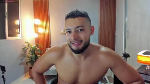 Calix  Independient model Insta and twt Calixsnake online show from May 5, 11:57 pm
