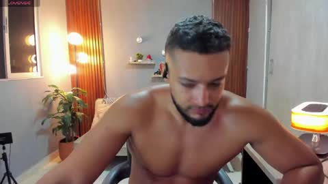 Calix  Independient model Insta and twt Calixsnake online show from May 7, 1:33 am