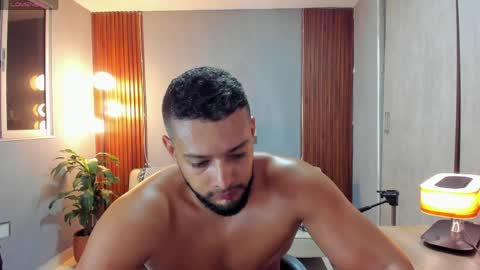 Calix  Independient model Insta and twt Calixsnake online show from May 8, 1:33 am