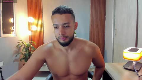 Calix  Independient model Insta and twt Calixsnake online show from May 9, 1:55 am