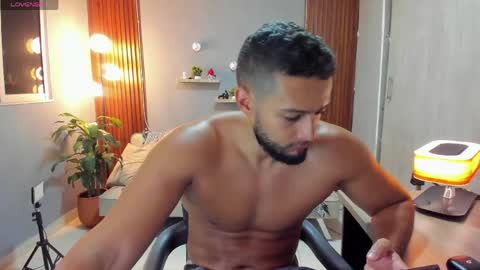 Calix  Independient model Insta and twt Calixsnake online show from May 10, 12:27 am