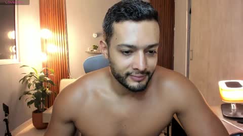 Calix  Independient model Insta and twt Calixsnake online show from June 8, 9:15 pm
