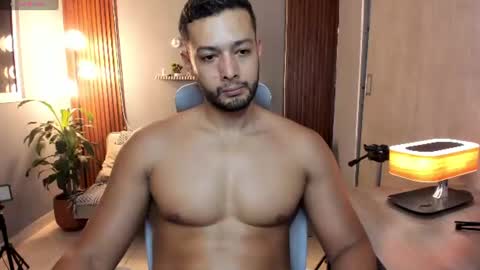 Calix  Independient model Insta and twt Calixsnake online show from July 31, 1:05 am