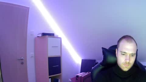 here4y online show from February 4, 6:06 pm