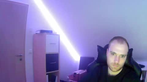 here4y online show from February 6, 7:51 pm