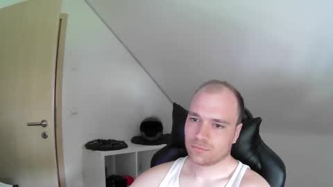 here4y online show from April 19, 10:03 am