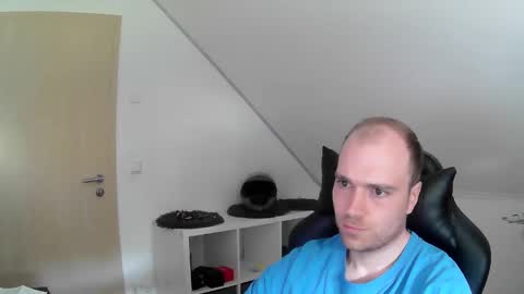 here4y online show from April 25, 7:44 am