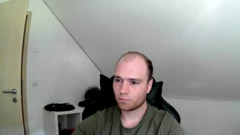 Snapshot of j_german783377 chatting on June 13, 8:01 am here4y online show from June 13, 8:01 am