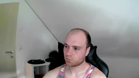 Snapshot of j_german783377 chatting on June 14, 10:06 am here4y online show from June 14, 10:06 am