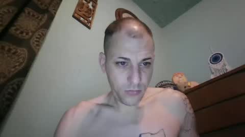 Snapshot of j_lion85 chatting on October 28, 8:18 am j_lion85 online show from October 28, 8:18 am