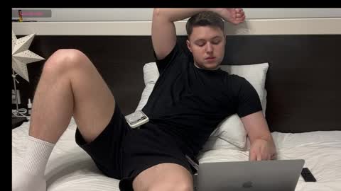 j_lyle_x online show from May 5, 7:00 pm