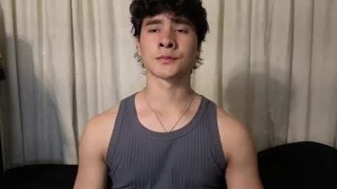 Snapshot of j_u_p_i_t_e_r chatting on May 26, 9:44 pm Noah online show from May 26, 9:44 pm