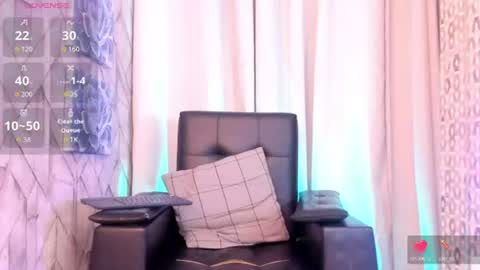 Snapshot of jaadewest_ chatting on July 28, 10:32 am Jade West online show from July 28, 10:32 am