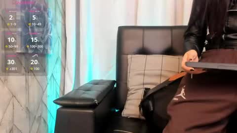 Snapshot of jaadewest_ chatting on July 29, 10:46 am Jade West online show from July 29, 10:46 am