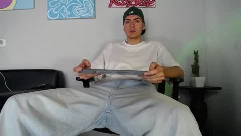 INDEPENDENT MODEL online show from December 9, 4:05 pm