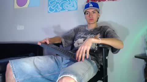 INDEPENDENT MODEL online show from December 14, 3:07 am