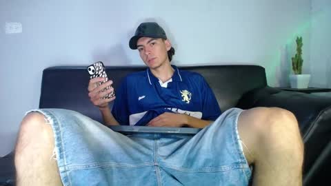 INDEPENDENT MODEL online show from December 20, 1:11 pm