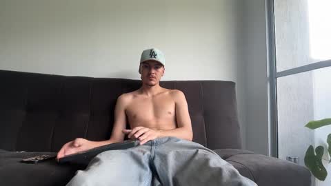 INDEPENDENT MODEL online show from October 18, 2:29 pm