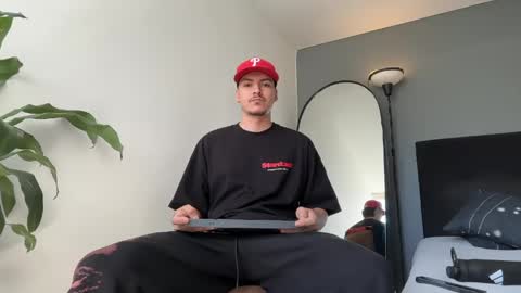 INDEPENDENT MODEL online show from April 20, 6:09 pm