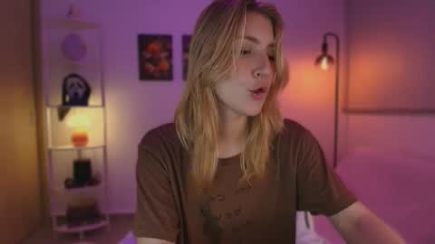 Snapshot of jacky_croft chatting on October 31, 5:08 am Linda Sofia help me get to 100 thumbs up online show from October 31, 5:08 am