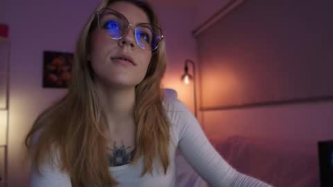 Snapshot of jacky_croft chatting on November 10, 4:00 am Linda Sofia help me get to 100 thumbs up online show from November 10, 4:00 am