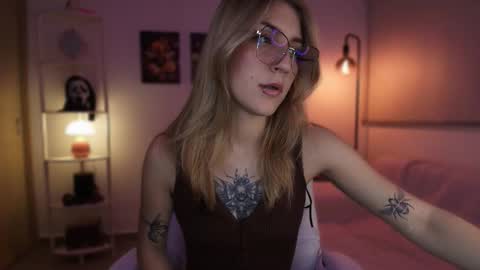 Snapshot of jacky_croft chatting on November 14, 4:55 am Linda Sofia help me get to 100 thumbs up online show from November 14, 4:55 am