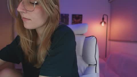 Snapshot of jacky_croft chatting on November 23, 3:50 am Linda Sofia help me get to 100 thumbs up online show from November 23, 3:50 am