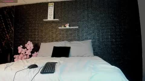 jacky_wolf1 online show from April 22, 6:42 pm