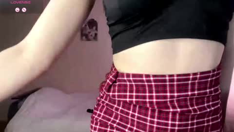 Lillian online show from April 18, 5:11 am