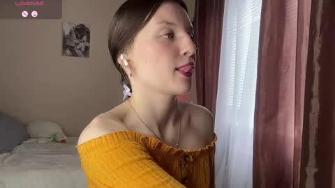 Snapshot of jaclynmalcolm chatting on June 4, 5:13 am Lillian online show from June 4, 5:13 am