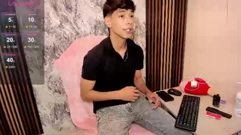 Snapshot of jacob_colliins chatting on June 14, 10:12 pm jacob_colliins online show from June 14, 10:12 pm