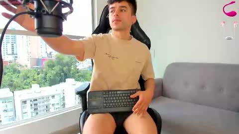 JACOB FERRER online show from February 7, 5:49 pm