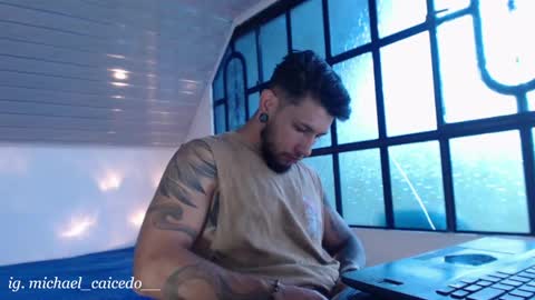 Michael Caicedo online show from August 3, 9:07 pm