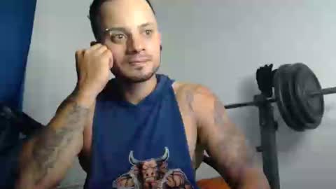 Snapshot of jacobjamess chatting on January 22, 12:27 am jacobjamess online show from January 22, 12:27 am