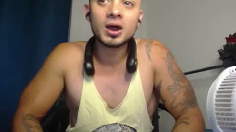 Snapshot of jacobjamess chatting on January 30, 11:34 pm jacobjamess online show from January 30, 11:34 pm