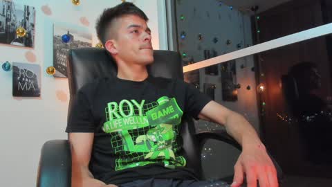 Snapshot of jacobstones_ chatting on December 5, 12:19 am JACOB STONES online show from December 5, 12:19 am