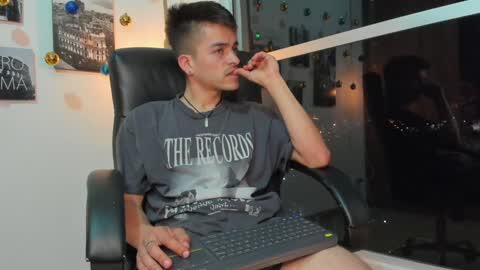 Snapshot of jacobstones_ chatting on December 7, 1:03 am JACOB STONES online show from December 7, 1:03 am