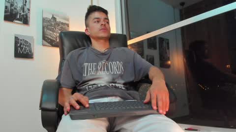 Snapshot of jacobstones_ chatting on January 22, 6:31 am JACOB STONES online show from January 22, 6:31 am